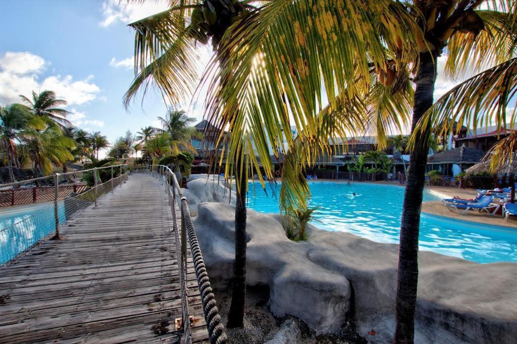 Romantique Et Bel Appartement En Bord De La Mer, Piscine Surveillee Et Belle Plage A 50M Saint-Francois  Exterior foto